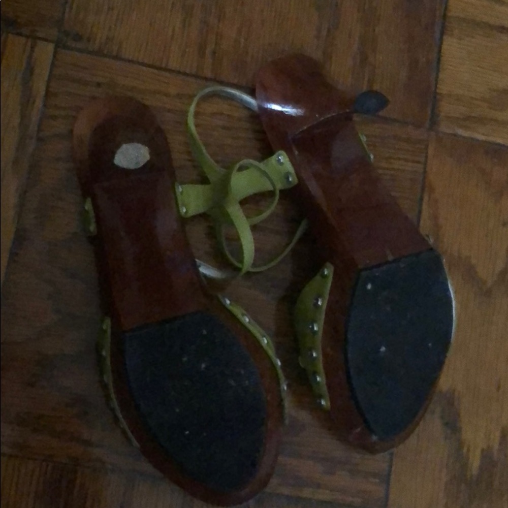 Heels - Picture 3 of 4